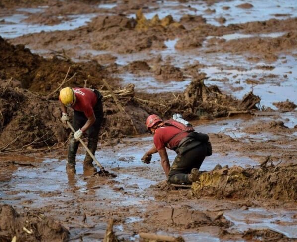 Brumadinho, desastre ambiental, Vale, barragem, mineradora