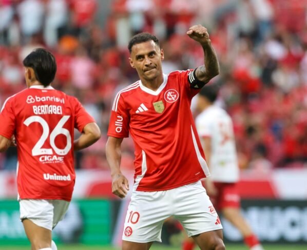 Inter e Grêmio vencem e lideram seus grupos no Campeonato Gaúcho - destaque galeria