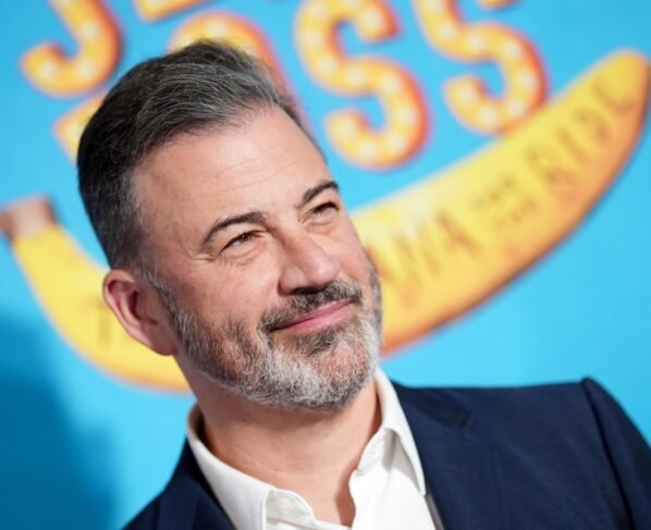 Jimmy Kimmel vence o Critics Choice e ironiza ao agradecer Trump - destaque galeria