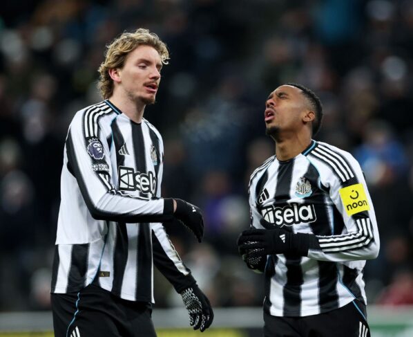 Jogador da Premier League é alvo de ofensas racistas nas redes sociais - destaque galeria