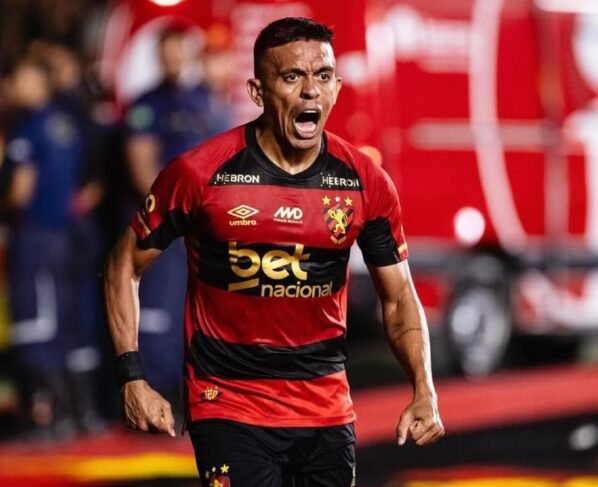 Lateral rescinde com o Sport e abre mão de metade da dívida em atraso - destaque galeria