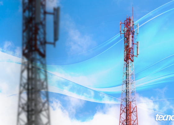 Imagem mostra duas torres de telefonia. Na parte inferior direita, o logotipo do "tecnoblog" é visível.