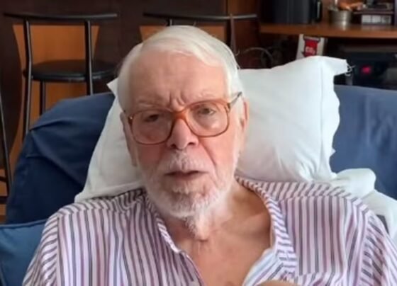 Foto colorida do autor de novelas Manoel Carlos - Metrópoles