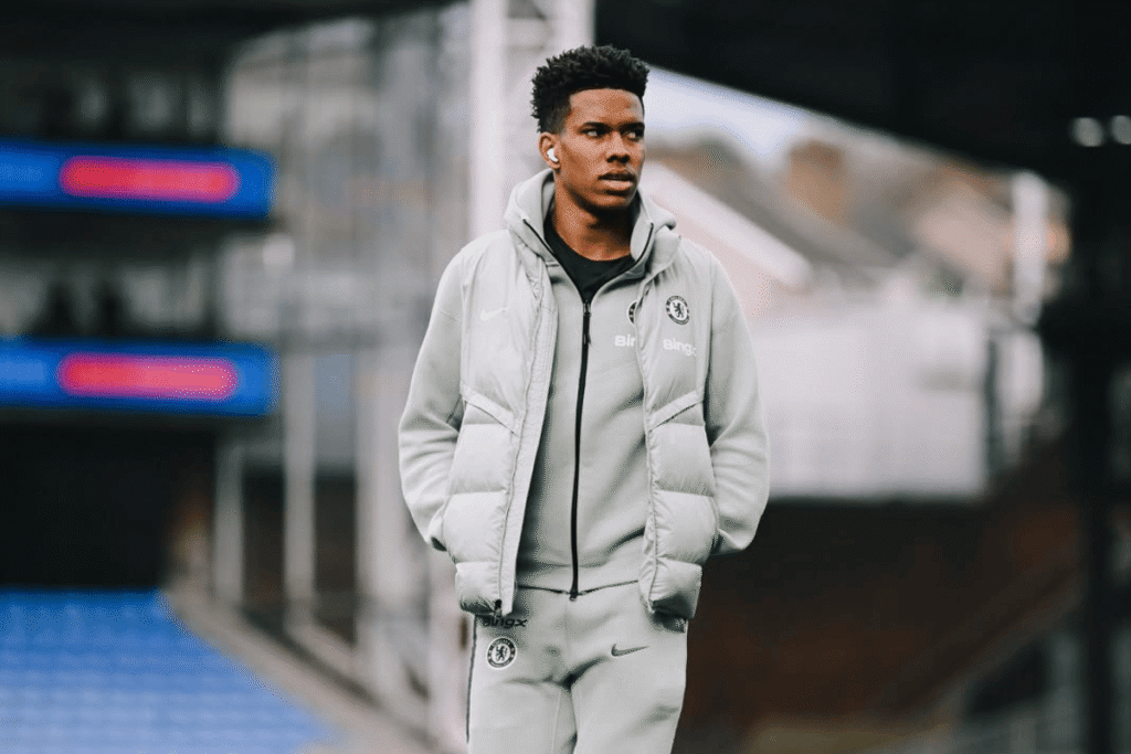 Estêvão antes de partida do Chelsea diante do Crystal Palace