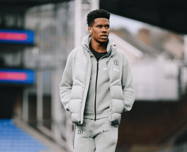 Estêvão antes de partida do Chelsea diante do Crystal Palace