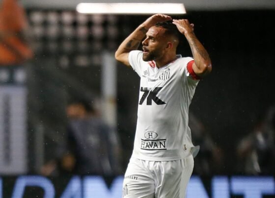 Imagem colorida da partida entre Santos x São Paulo