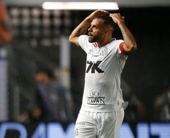 Imagem colorida da partida entre Santos x São Paulo