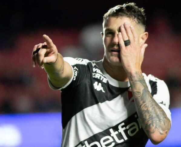 Imagem colorida de Vegetti, do VAsco- Metrópoles