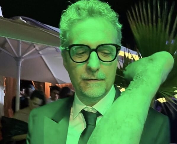 Perna Cabeluda: o mito que ressuscitou com sucesso de O Agente Secreto - destaque galeria