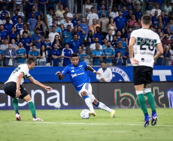 Cruzeiro e Coritiba se enfrentaram no Mineirão pela 2ª rodada do Campeonato Brasileiro