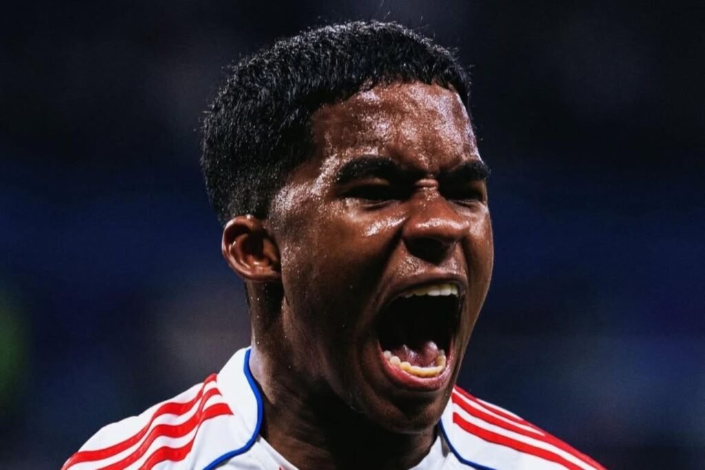 Endrick coloca pé no freio após comparação com Karim Benzema - destaque galeria