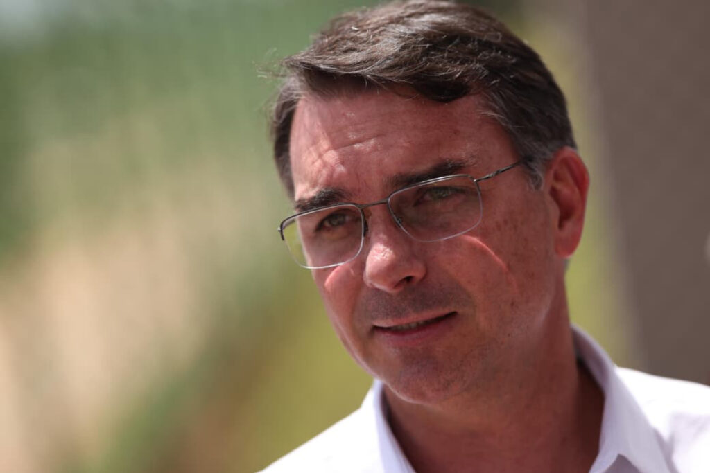 Flávio Bolsonaro em visita ao pai,Jair Bolsonaro