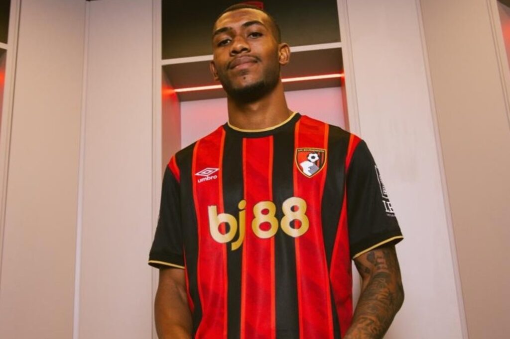 Foto colorida de Rayan, de Bournemouth - Metrópoles