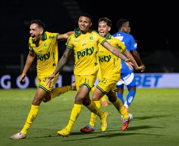 Negueba foi o autor do segundo gol do Leão Caipira
