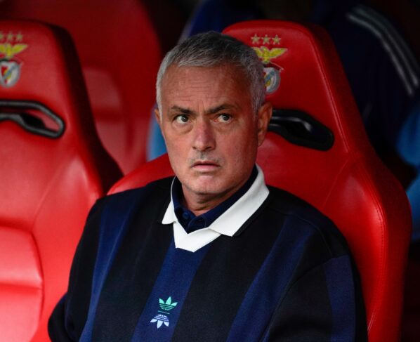 Foto colorida deo técnico José Mourinho - Metrópoles