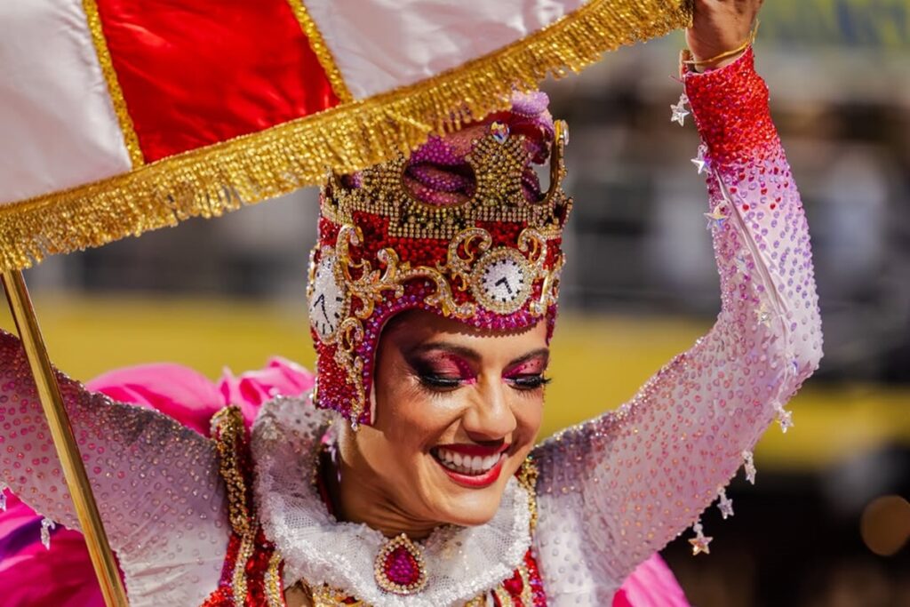 Salgueiro se pronuncia após saída de Marcella Alves, ex porta-bandeira - destaque galeria