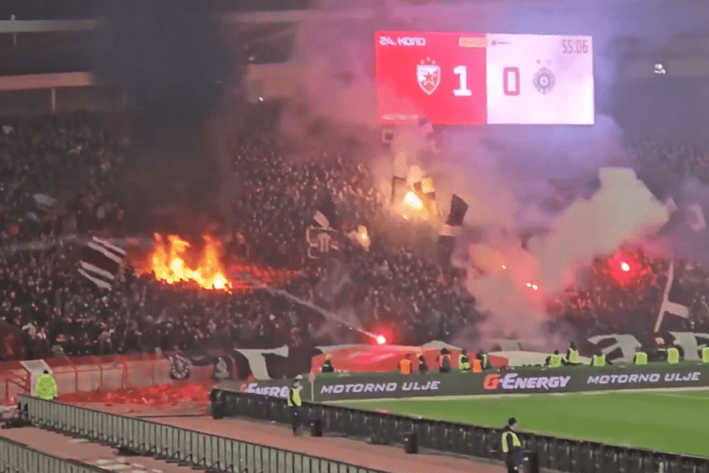 Torcida do Partizan coloca fogo nas arquibancadas