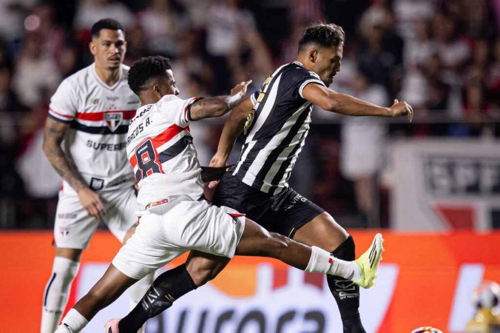 Imagem colorida da partida entre São Paulo e Santos