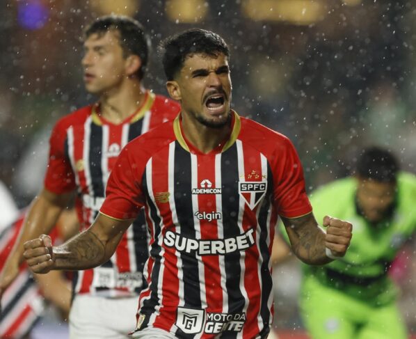 Brasileirão: fora de casa, São Paulo vence Coritiba e segue invicto - destaque galeria