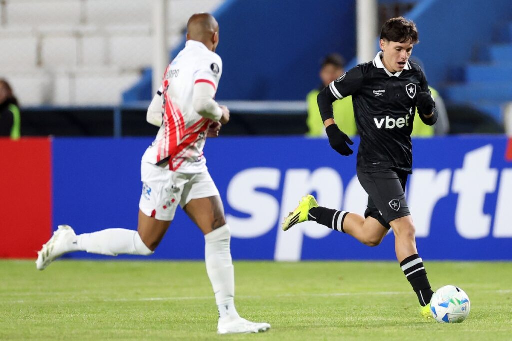 Imagem colorida da partida entre Atlético Nacional Potosí x Botafogo