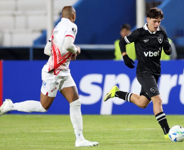 Imagem colorida da partida entre Atlético Nacional Potosí x Botafogo