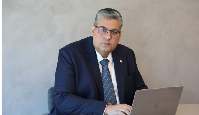 CRM sobe o tom e diz que vai exigir cassação