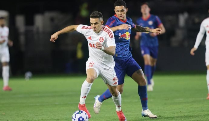 Internacional vence Red Bull Bragantino e ganha fôlego no Brasileirão