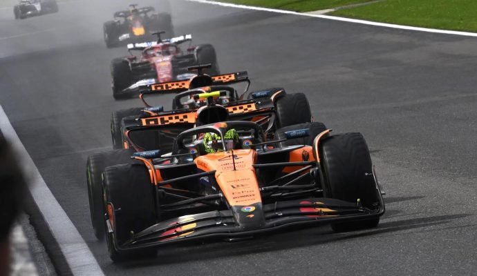 Oscar Piastri brilha sob chuva e vence o GP da