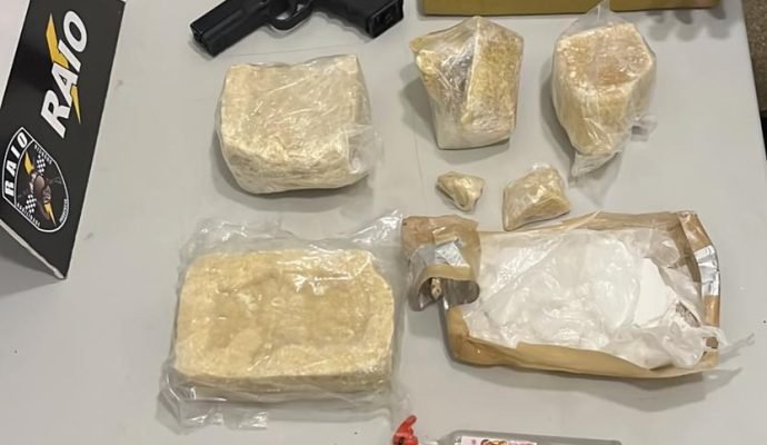 PM desarticula ponto de distribuição do Comando Vermelho e prende