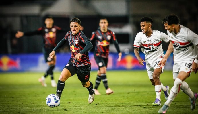 São Paulo empata com Bragantino e amplia jejum no Brasileirão