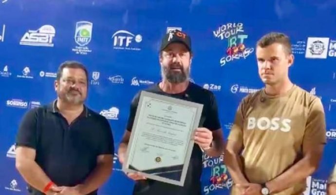 Sorriso sedia Campeonato Mundial de Beach Tênis e Câmara homenageia