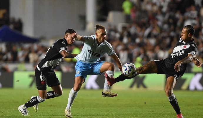 Vasco e Grêmio empatam em duelo intenso e miram a